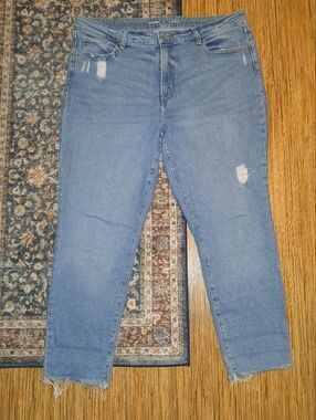Old Navy Light Blue Women's OG Straight Jeans with Distressed Knee